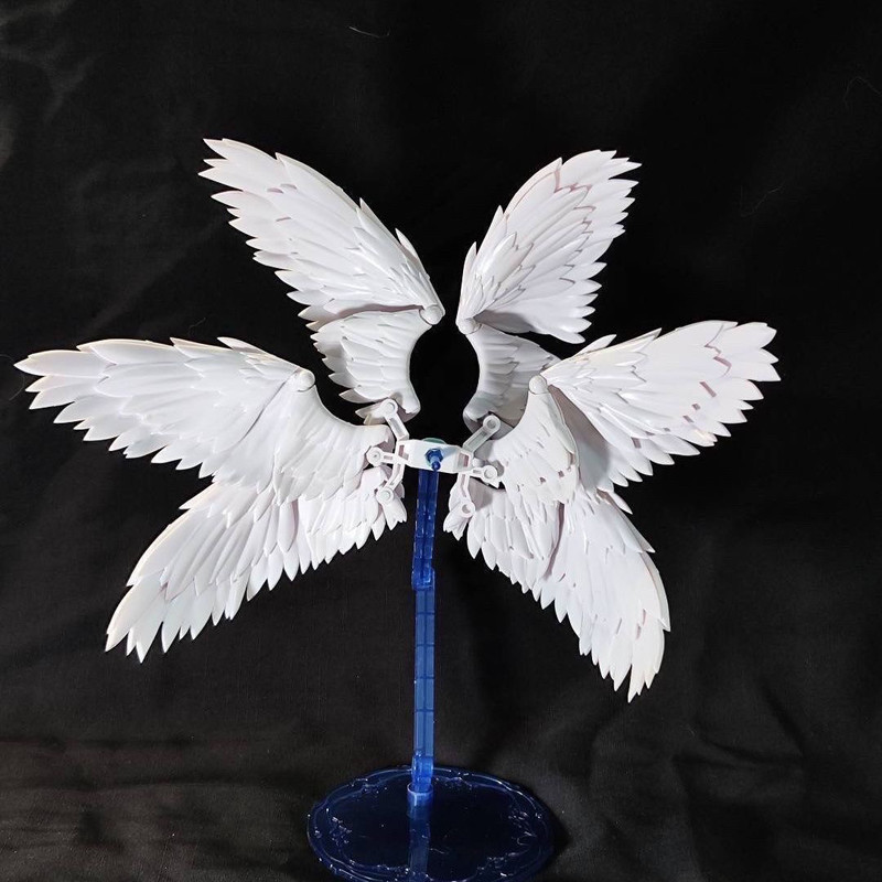 Witte en zwarte engelenvleugel - Action Figure Stand recensie en prijs